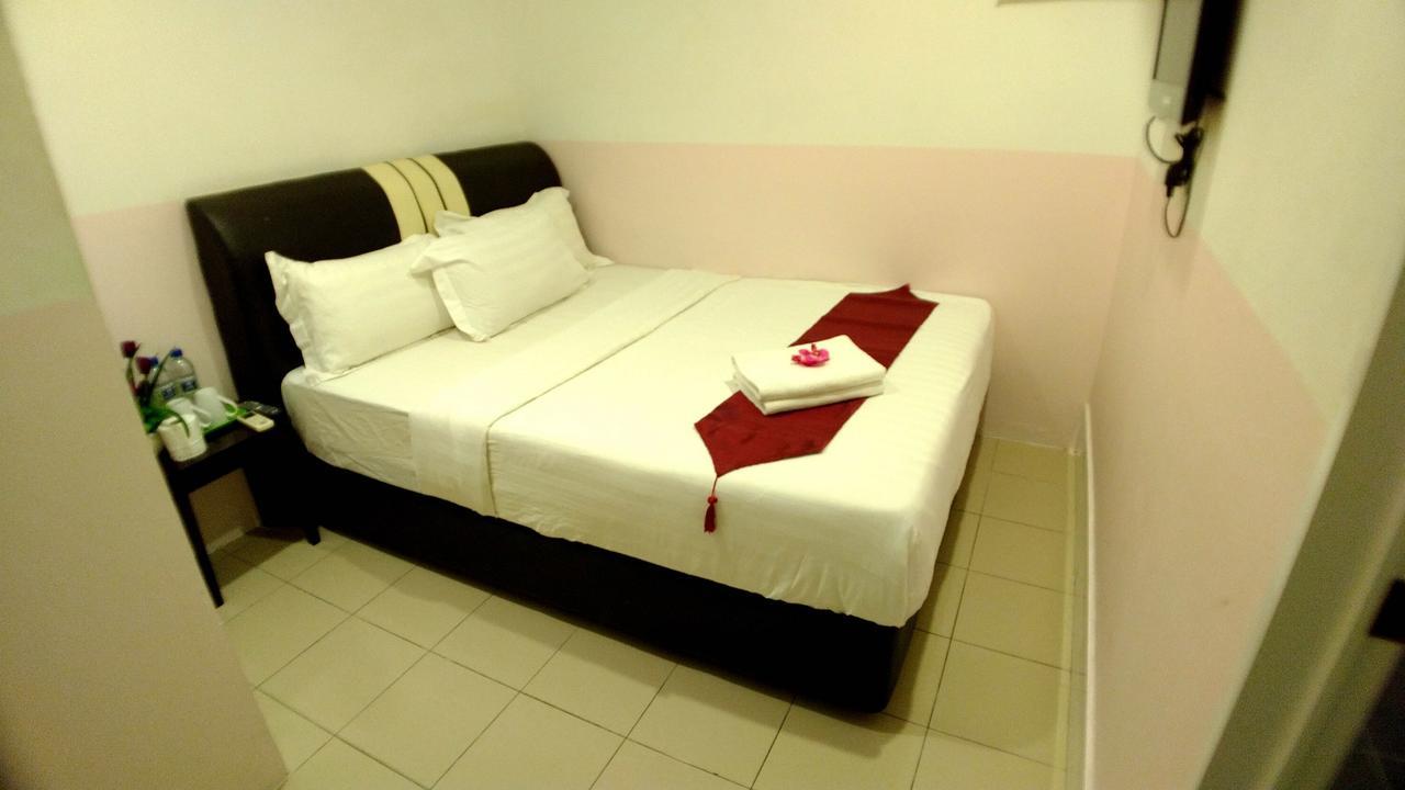Apple 1 Hotel Budget Gelugor Buitenkant foto
