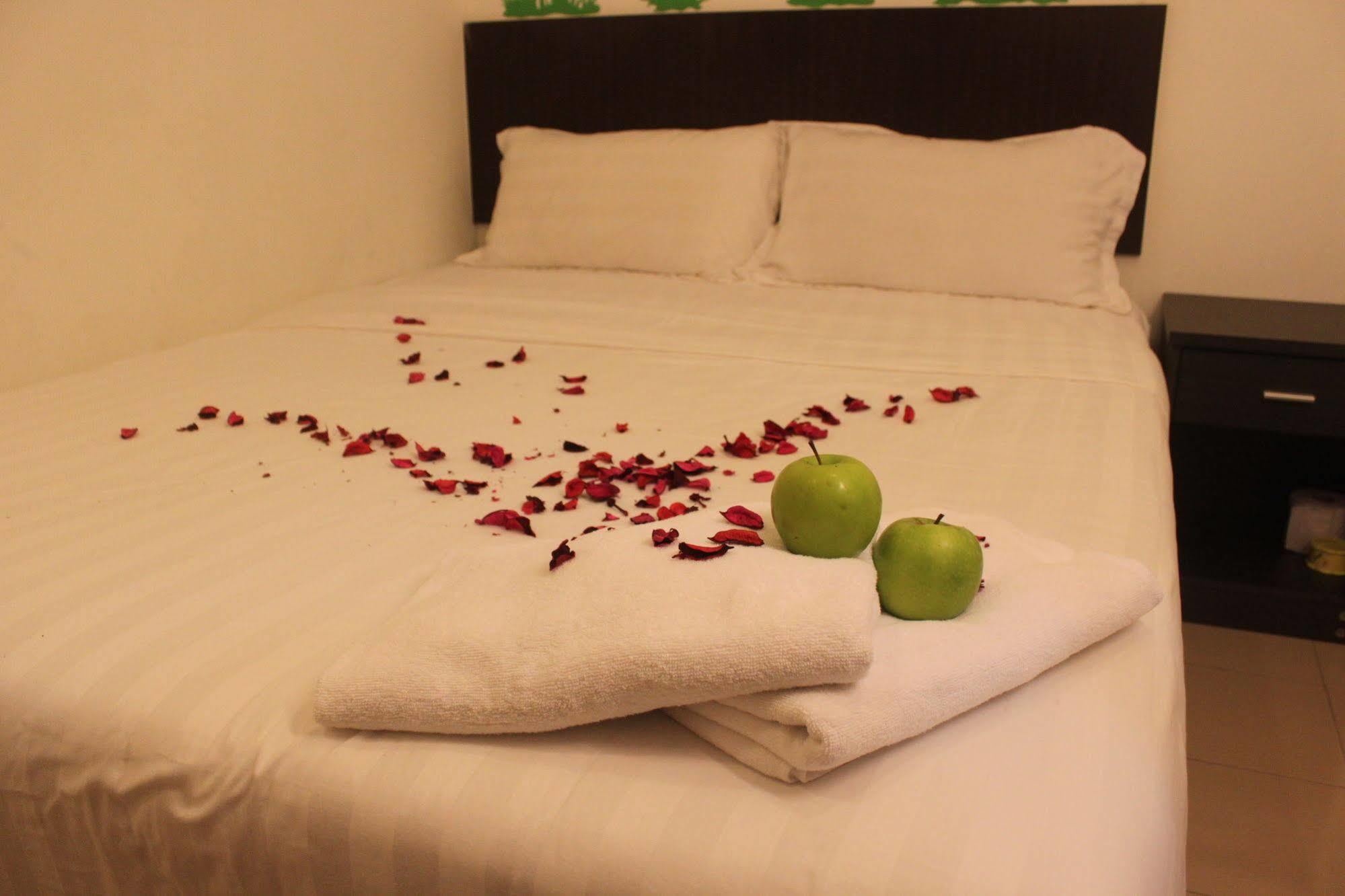 Apple 1 Hotel Budget Gelugor Buitenkant foto