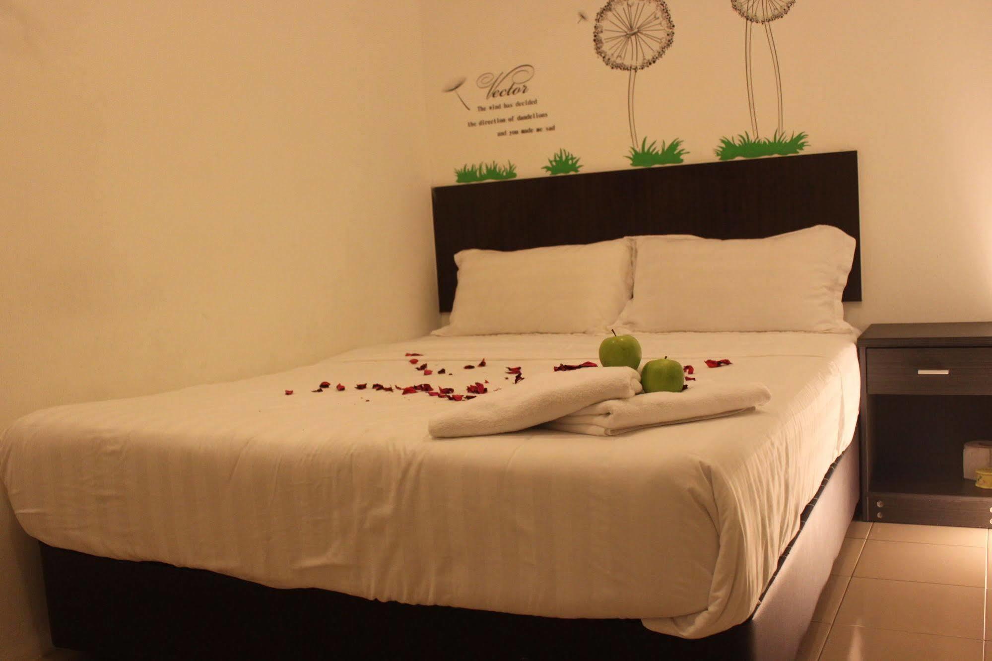 Apple 1 Hotel Budget Gelugor Buitenkant foto