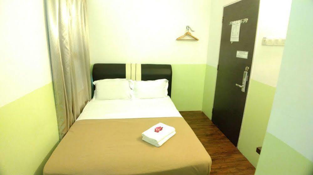 Apple 1 Hotel Budget Gelugor Buitenkant foto
